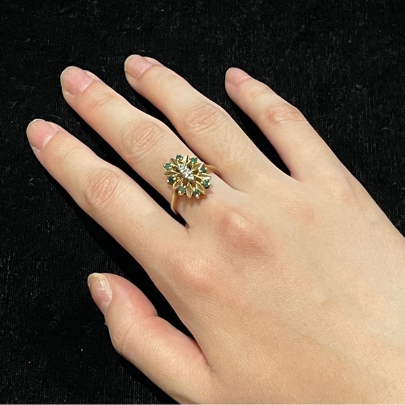 ✨Beautiful 14K Gold Emeralds Ring - Picture 4 of 4
